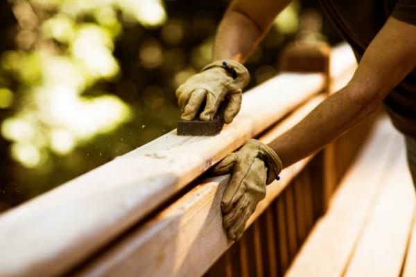 What to Look for When Hiring a Fence and Deck Builder: Expert Advice