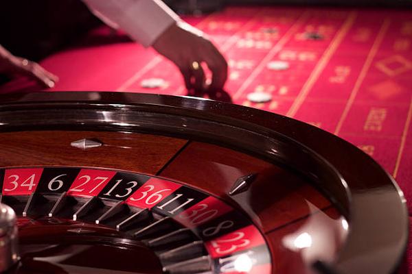 Comparing Card Table Layouts Across ポーカーアプリ Platforms